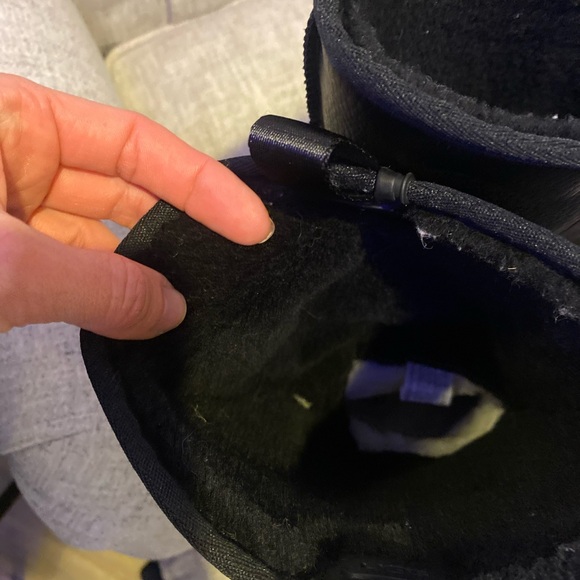 Ugg rubber boots size 8 fur inside worn a handful of times - Picture 2 of 7